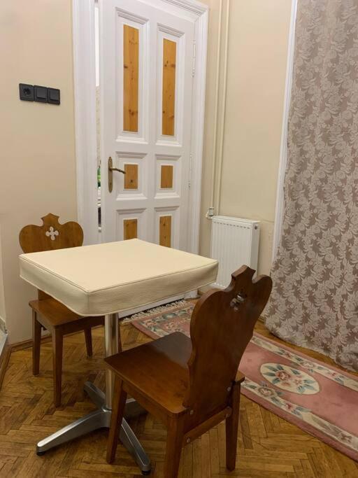 Central Location For One Person Budapest Exterior photo